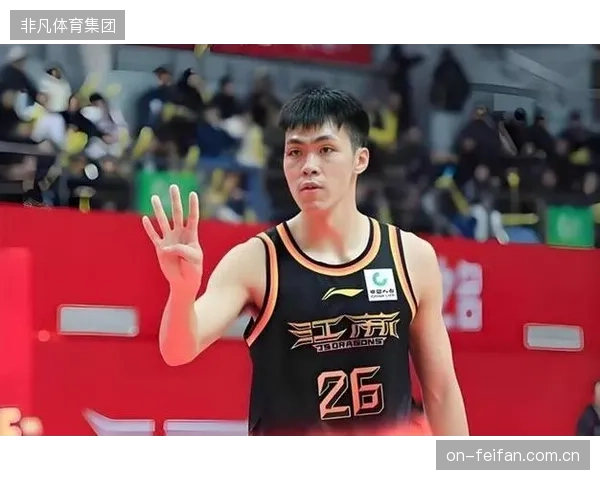 庞峥麟以核心后卫数据当选最佳新锐，其少年老成的球场表现备受瞩目。